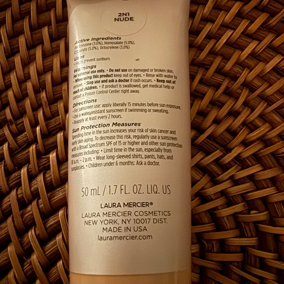 Laura Mercier Tinted Moisturizer Light Revealer Natural Skin 2N1 NUDE Opened Box - Picture 3 of 3